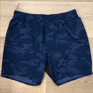 Lululemon Men's Lined Blue Camo Shorts *7” inseam